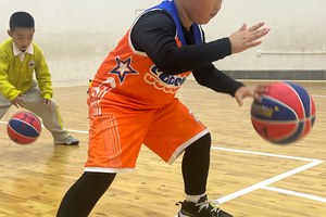 小学生怎样训练篮球控球技术
